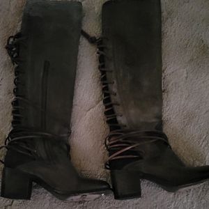 Freebird by Steve Madden Brown size 9. Retail for $350